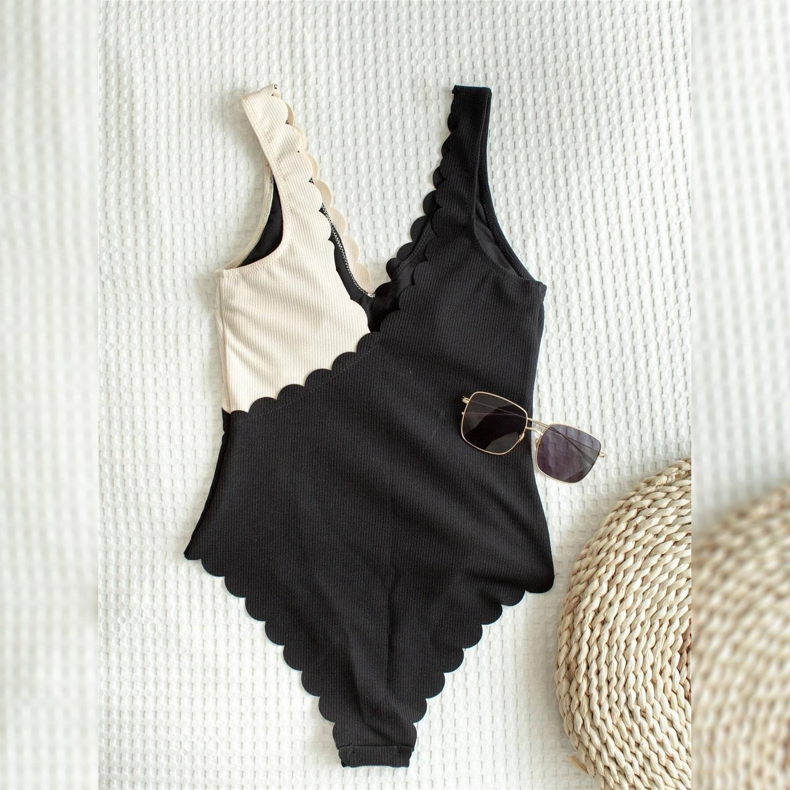 Two Tone Scallop Trim One Piece Swimsuit - Image 3