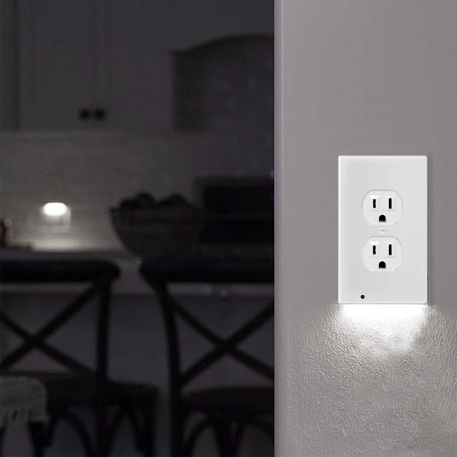 US Wall Outlet Cover Wall Plate with 3-LED Dusk To Down Sensor Night Lights